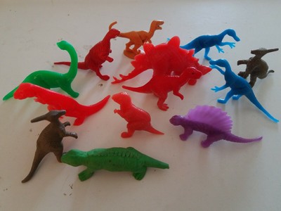 small plastic dinosaur toys