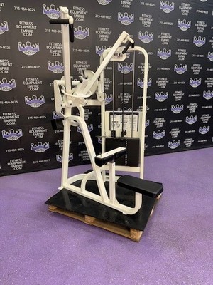 Cybex VR2 Bilateral Diverging Lat Pulldown