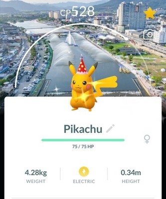 NEU Roter Partyhut Pikachu mit Südkorea Wasserfest Hintergrund Pokémon Go