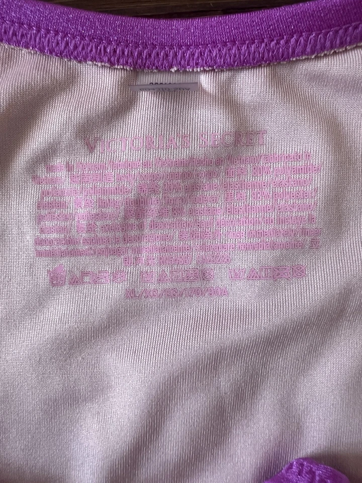 Cueca de biquíni Victoria's Secret Shine Strap Escondido brasileira roxa tamanho XL - Imagem 2 de 4