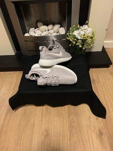 Nike Roshe Women’s Trainers Size UK 7 - Picture 6 of 6