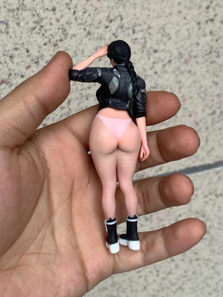 Diorama de resina 1:18 abrigo negro niña miniatura figura muñeca para coche juguete anime Foto 2 de 4