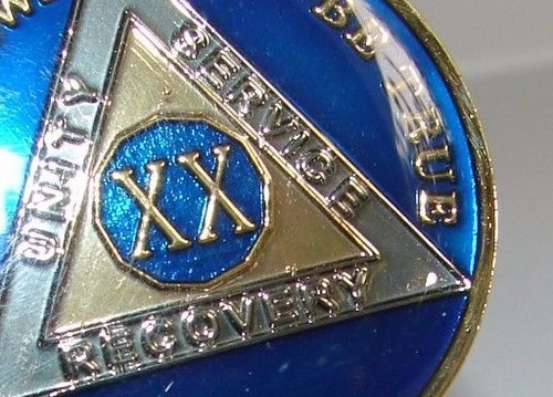 Moneda medallón AA Blue Alcohólicos Anónimos 20 años ficha sobria - Imagen 6 de 8