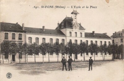 st-Fons - SCHULE Und Der Platz
