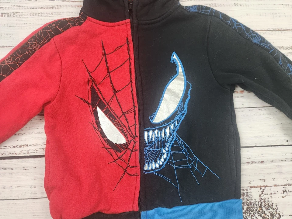 Sudadera con Capucha Marvel Spider-Man vs. Venom Cara Dividida - Roja y Negra con Cremallera - Niños 4/5 Foto 3 de 4