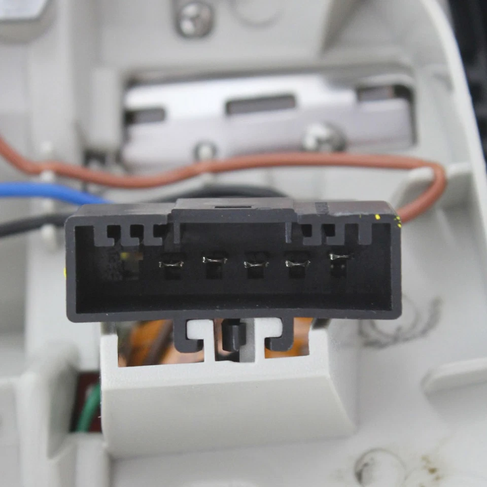 For BMW 535i/535i xDrive Tail Light 2009 2010 Driver & Passenger Pair/Set Outer - Image 3 of 4