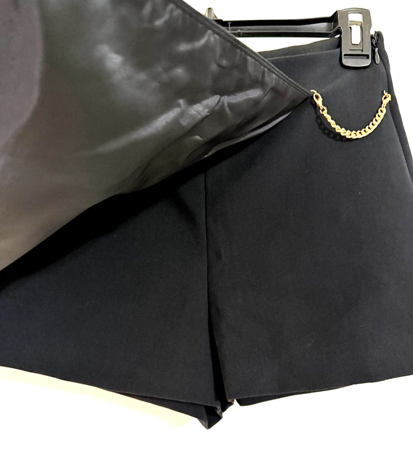 Falda corta Guess XS negra cadena drapeada para mujer otoño invierno Foto 3 de 4