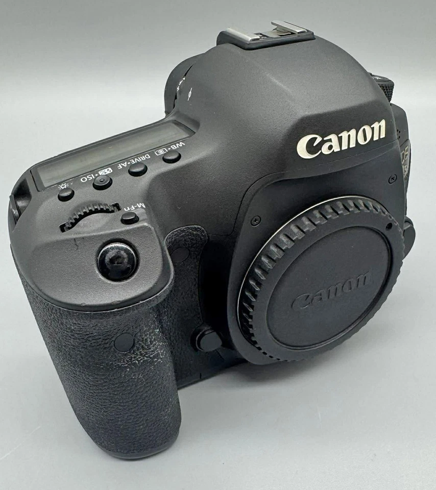 Canon EOS 5Ds 50.6 MP DSLR Camera Body, shutter count : 10,124 - Image 2 of 4