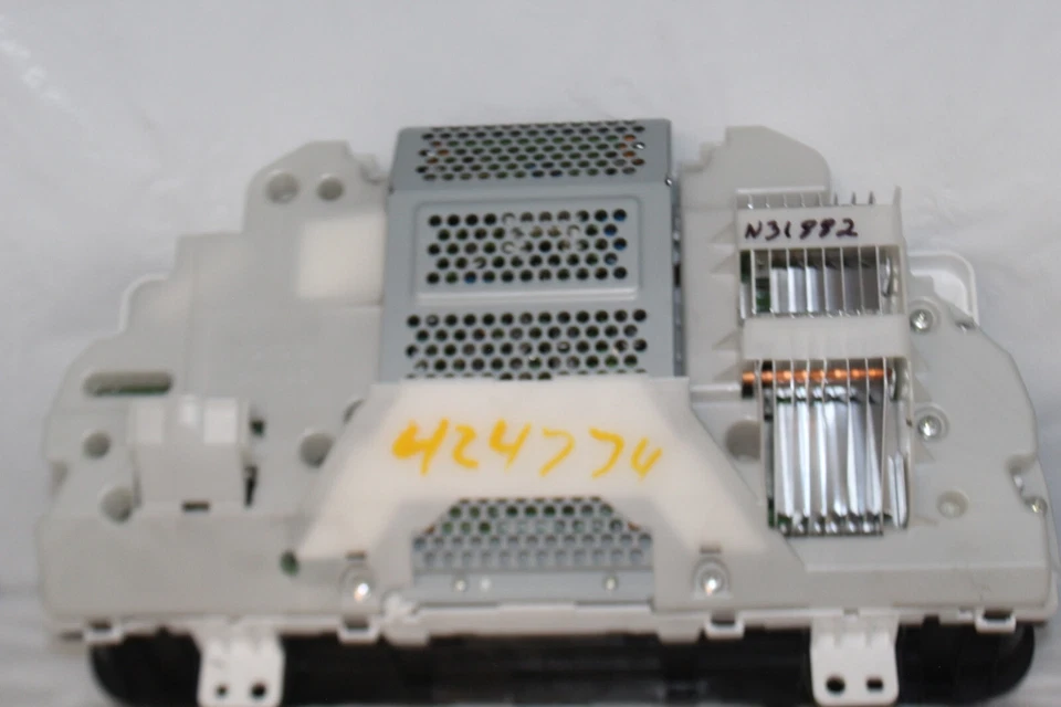 Cuadro de instrumentos velocímetro 2011 2012 Lexus LS460 indicadores de panel 175.672 millas Foto 2 de 3