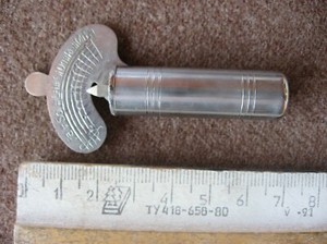 Whistle - reproduces the sound of notes, from   DO to SI. (notomer) ,R