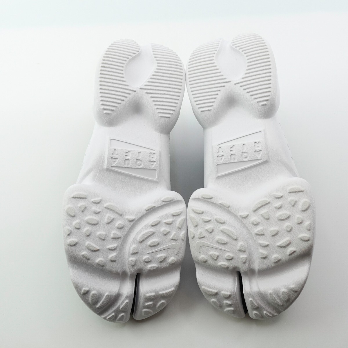 Nike Aqua Rift Black White Split Toe Shoes Womens Size 7 CW7164