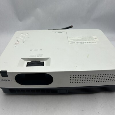 Sanyo PLC-XD2600 XGA Projector  TESTED but needs a power cord