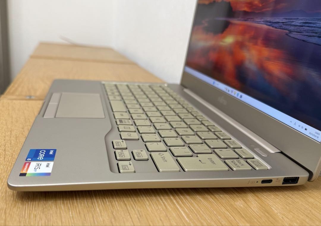 富士通 LIFEBOOK CH75/E3 Core i5/8GB/256GB Fujitsu LIFEBOOK CH75 E3 13.3in Beige Gold Core i5 8GB RAM