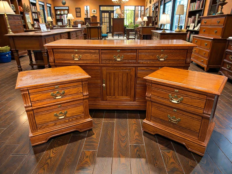 Juego de tocador y mesitas de noche de roble macizo Lexington Recollections - Hecho en EE. UU. Foto 4 de 4