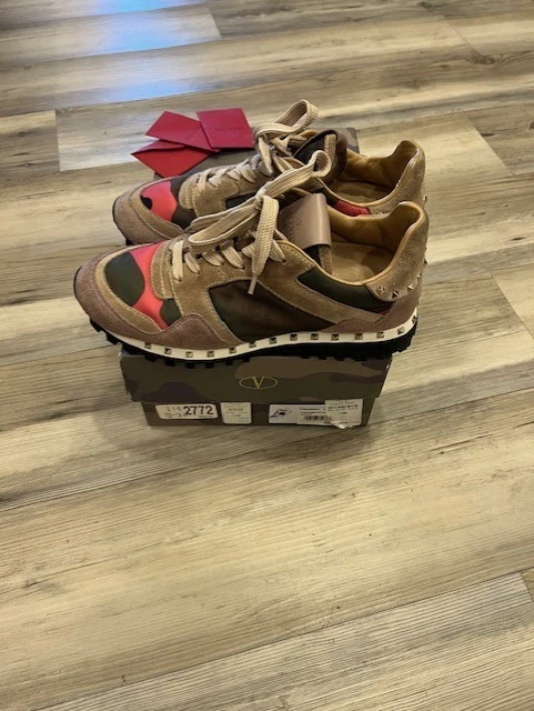 Talla 7.5 - Zapatillas Camufladas Valentino Rockrunner Foto 2 de 4