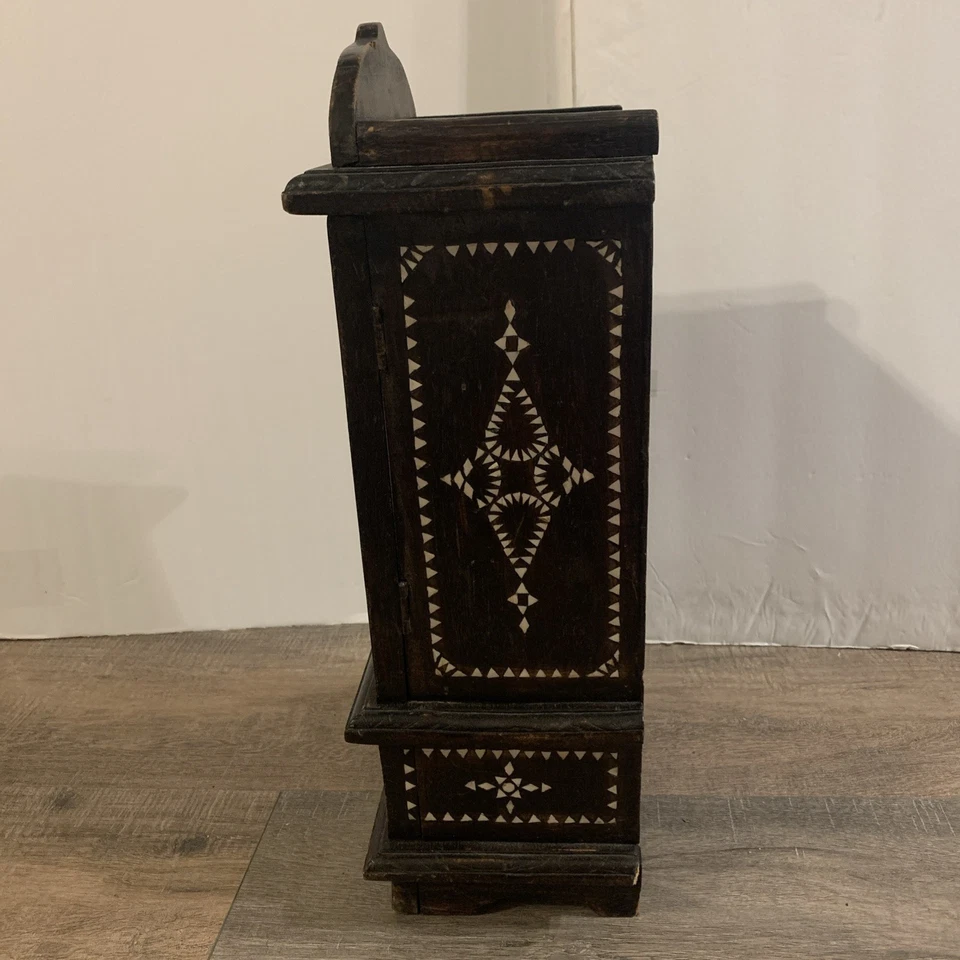 Antiguo altar santuario budista de madera tallada a mano ~ con incrustaciones de madreperla Foto 2 de 4