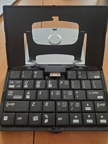 Dell Axim x3 avec stylet, câbles de charge et de synchronisation USB, étui cuir et clavier - Photo 6 sur 11