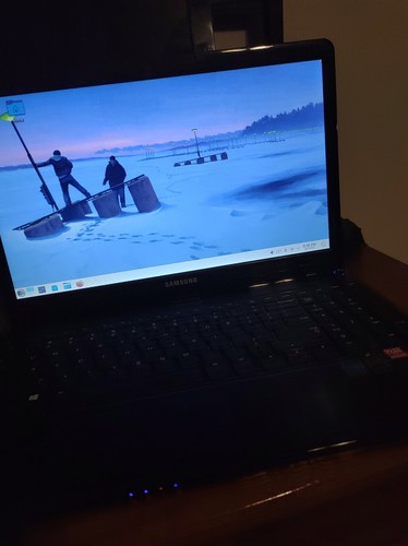 Samsung NP365E5C 15.6" Laptop AMD A8-4500M @1.9GHz, 4GB RAM, 120GB HDD, Linux