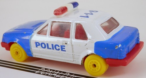 Coche de policía europeo 1980-1986 Ford Escort hatchback de 3 puertas escala 1/64 - Imagen 2 de 2