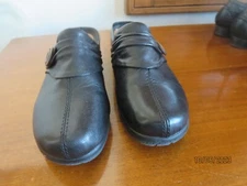 Yuu Women's GILMORE Black Leather Button Clog Slip On 6.5M AMAZING COMFORT