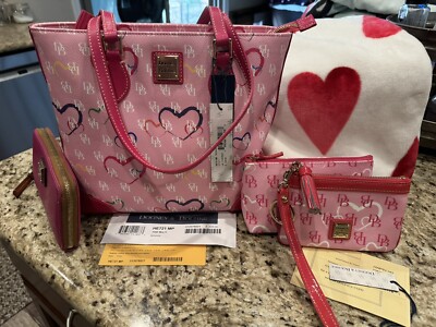 Dooney & Bourke Pink Sweetheart Richmond Bag W/wristlet, Cosmetic Bag Wallet NWT