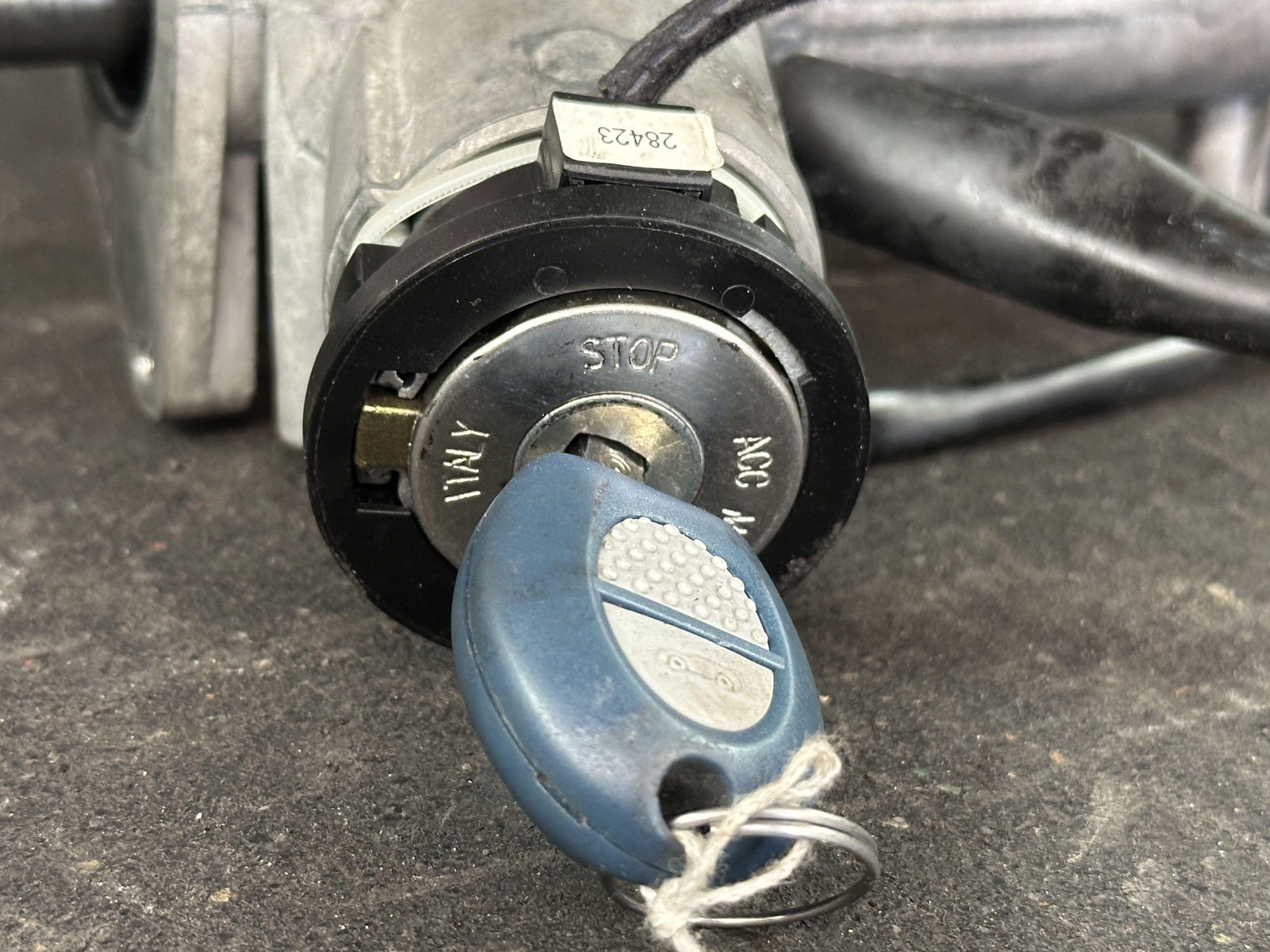03-07 MASERATI COUPE GT STEERING COLUMN SHAFT IGNITION SWITCH & KEY 0265005411