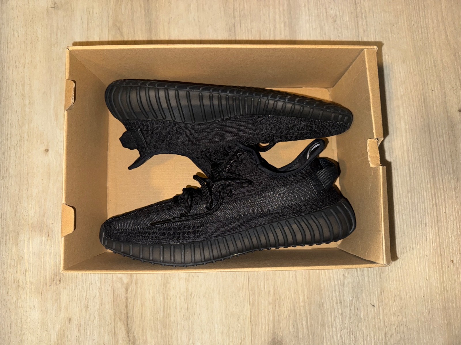 Size 10 - adidas Yeezy Boost 350 V2 Low Onyx thumbnail 4