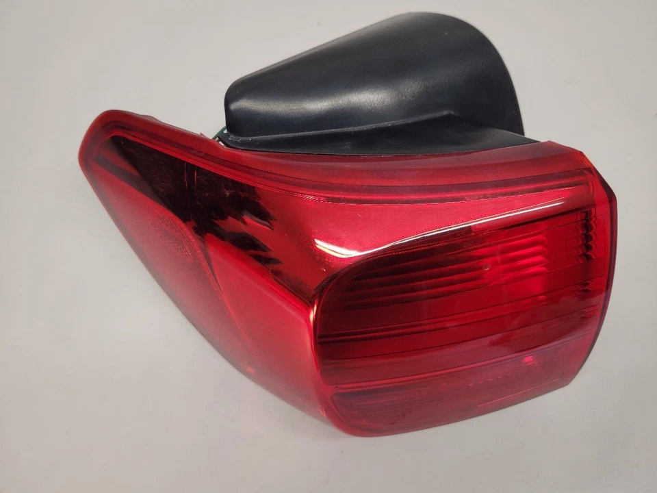 16-18 KIA SEDONA LH Driver Tail Light Quarter Panel Mounted 2015066 - Image 2 of 4
