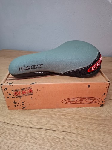 Pièces de vélo rétro neuves dans leur boîte NOS BEAM Saddle