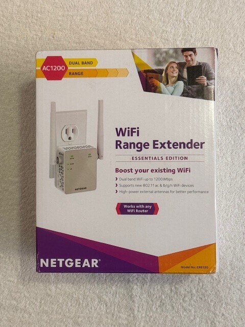 NETGEAR AC1200 Dual-Band WiFi Range Extender Boosts Coverage and Speed