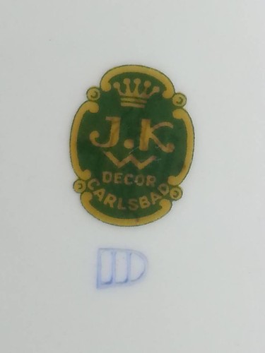 VINTAGE J.K DECOR CARLSBAD CROWN VIENNESE COUPLE WALKING GOLD TRIMMED 9" PLATE - Picture 2 of 6