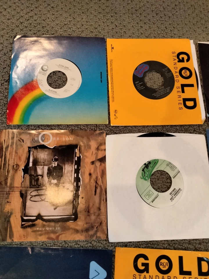 Lot of 24 7" Vinyl 45 RPM Record 80's Rod Stewart Roy Orbison Elton John Beatles - Image 2 of 4