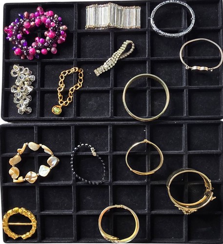 Lotto Tenuta Bigiotteria Vintage 130+ Collane Bracciali Bottoni Copri Anelli - Foto 21 di 23