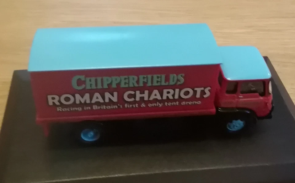 Oxford CH010 Chipperfields Box Van Edition 2280 Modell 1:76 H0 OVP - Bild 3 von 4