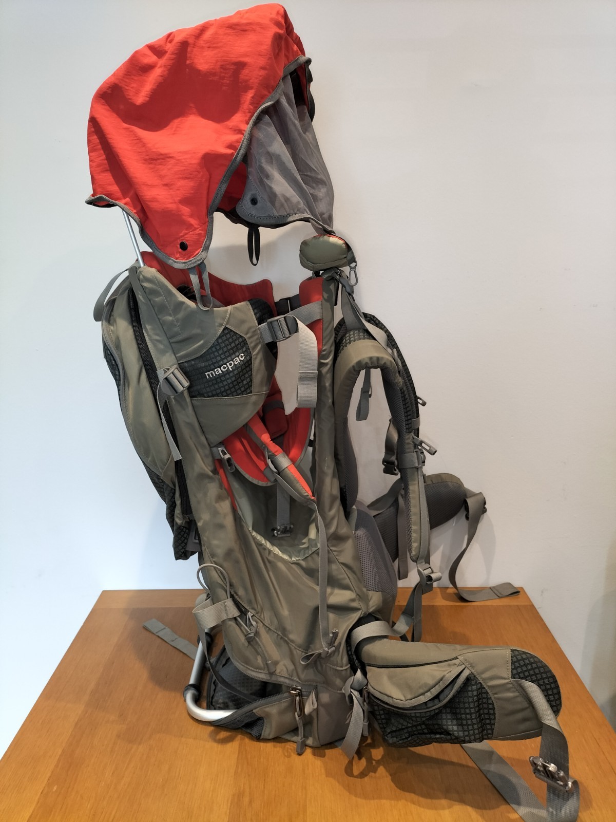 Mochila portabebés Macpac Vamoose para caminar/senderismo. Talla 3