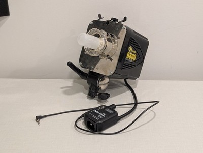Paul C. Buff AlienBees B800 Studio Strobe + 32×40 Softbox   Good Condition