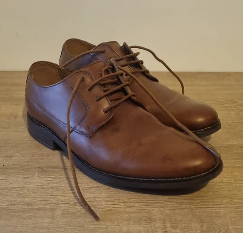Scarpe uomo Clarks pelle marrone stringate ottime condizioni.