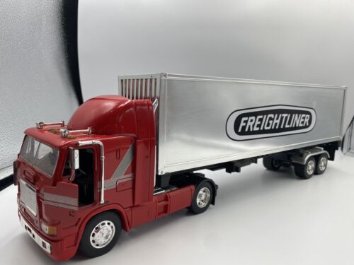 NEW-RAY Freightliner FLB COE 1:32 Diecast Truck Semi Long Hauler Bright Red RARE - Picture 1 of 24