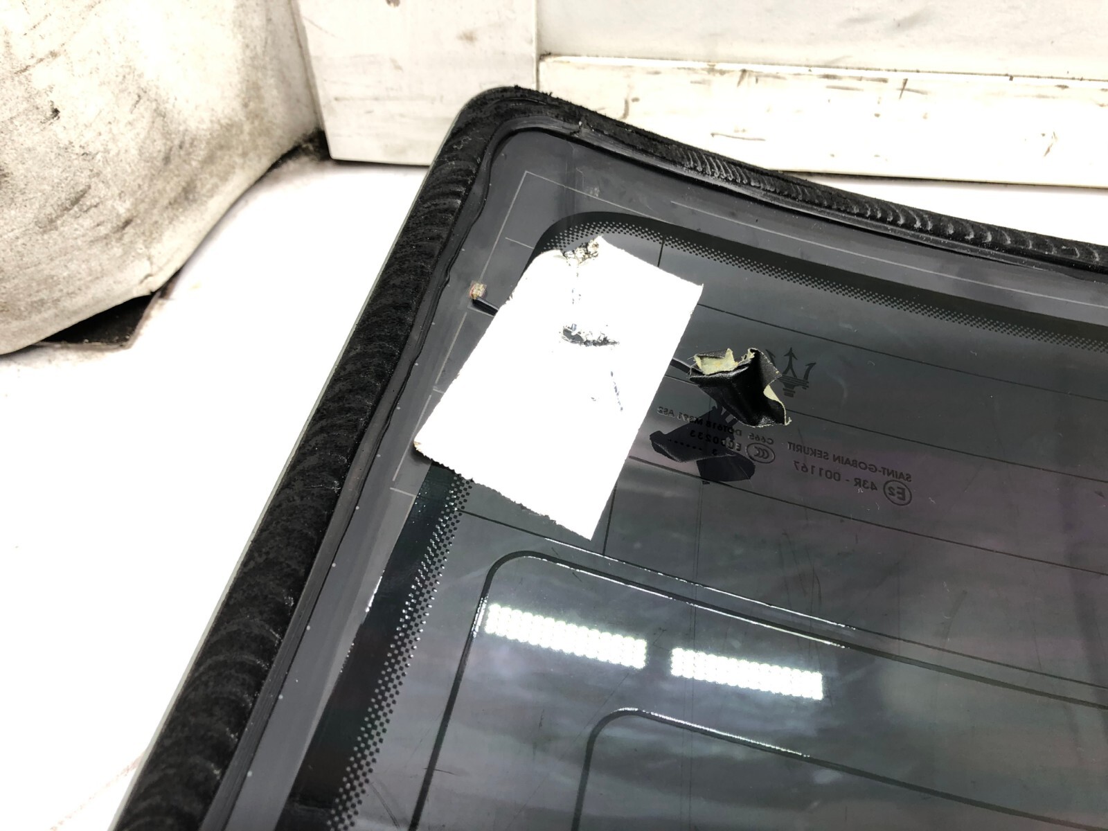 2014-2017 MASERATI GHIBLI REAR WINDSHIELD GLASS OEM.