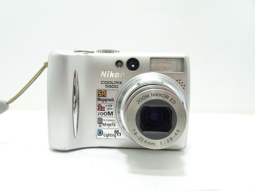 Nikon Coolpix 5900 5,1 MP fotocamera digitale argento con batteria, caricabatterie e custodia. - Foto 3 di 9