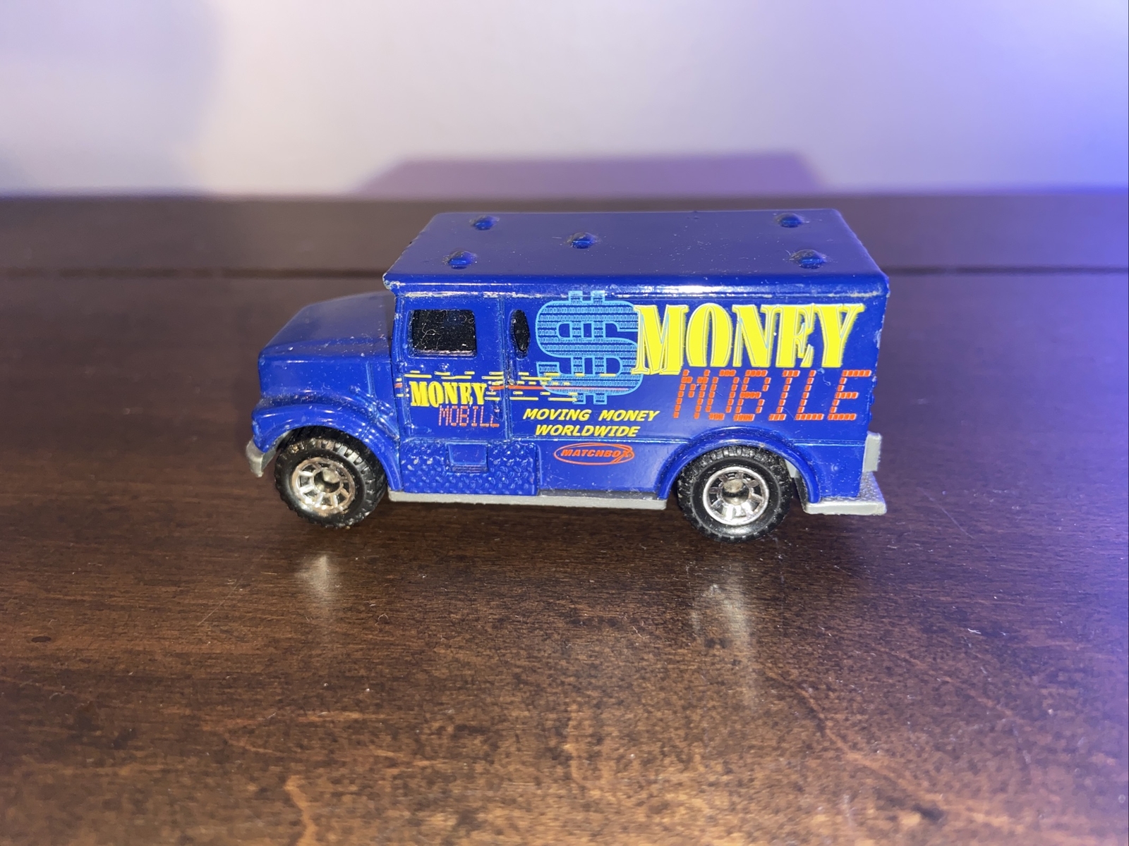 1999 MATCHBOX INTERNATIONAL ARMORED CAR MONEY MOBILE 1:81 DIECAST 2 7/8