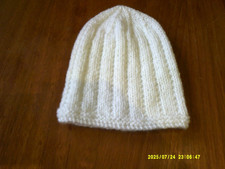 HANDKNITTED BABY HAT / BEANIE 0 - 3 MONTHS DK YARN WHITE NEW