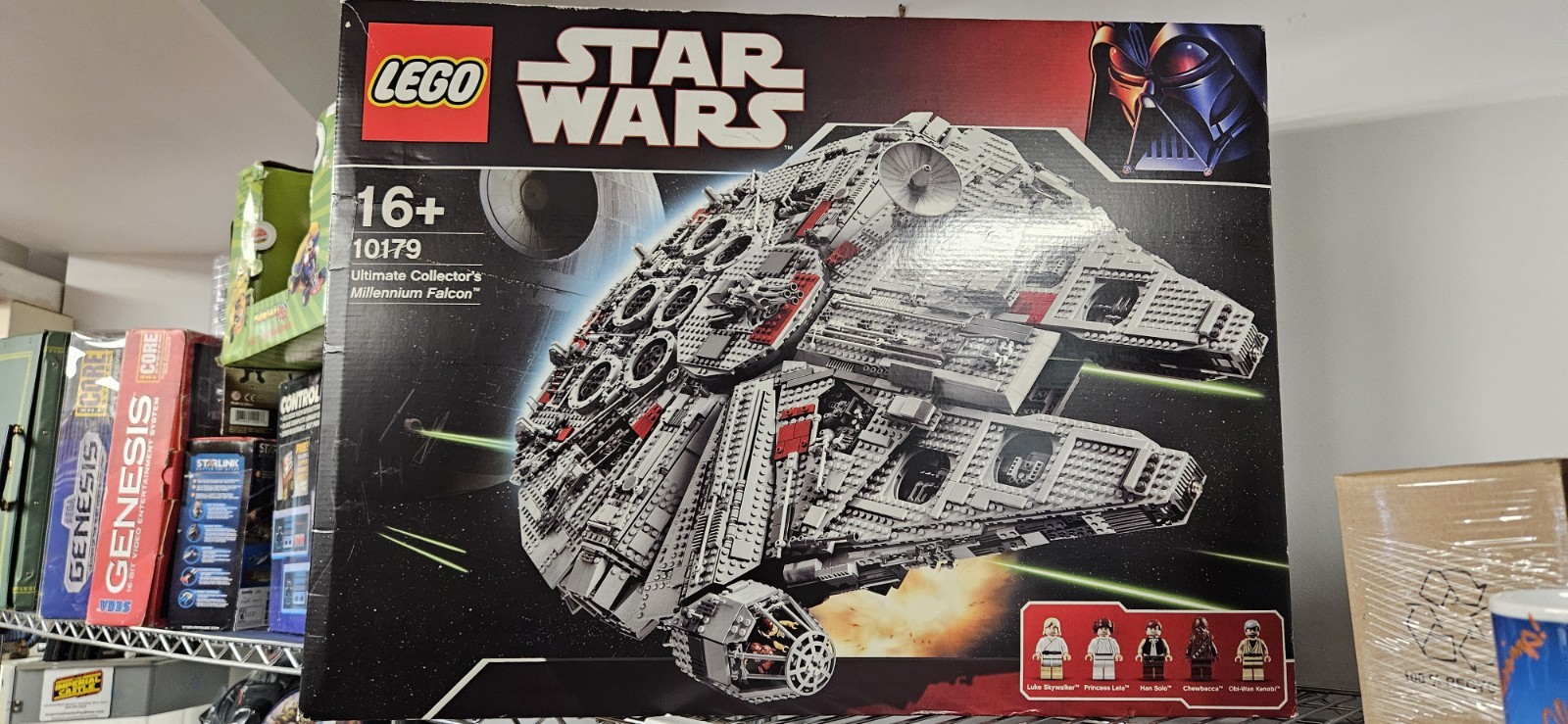 2017 LEGO Star Wars Ultimate Collector Series UCS Millennium Falcon 10179 