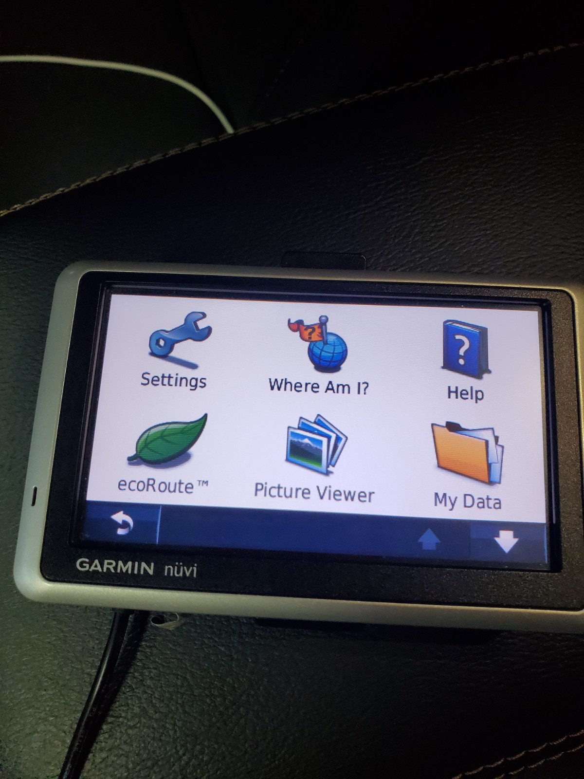 Garmin Nuvi 1350 GPS Navigator with High-Quality Display and Reliable Directions