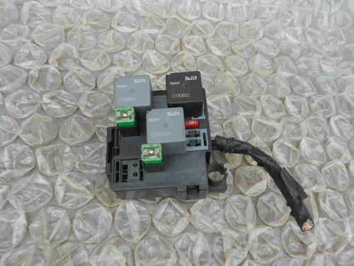 03-06 CHEVY TAHOE SILVERADO ENGINE COOLING FAN RELAY JUNCTION BOX WIRING HARNESS