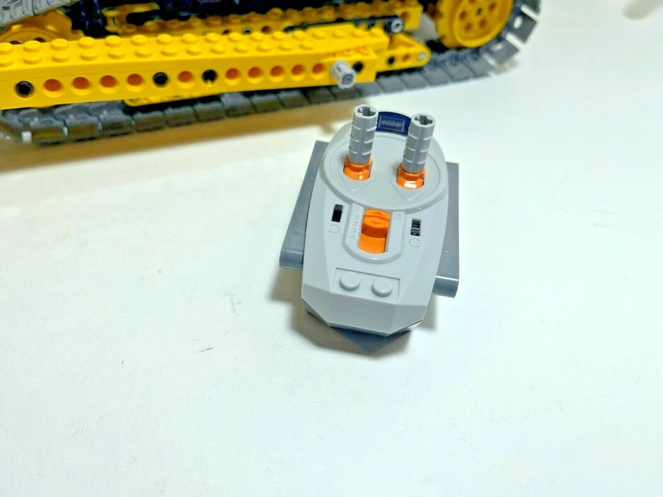 Lego Technic Construction Motorized Bulldozer 8275 Power Functions Assembled - Image 2 of 4