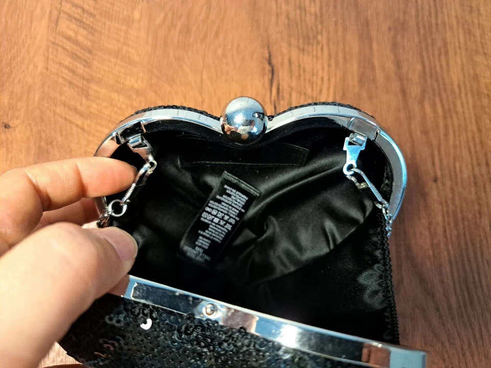 Bolso Bandolera Forever 21 Negro Lentejuelas Corazón Y2K Fiesta Cartera Cadena Desmontable Foto 3 de 4