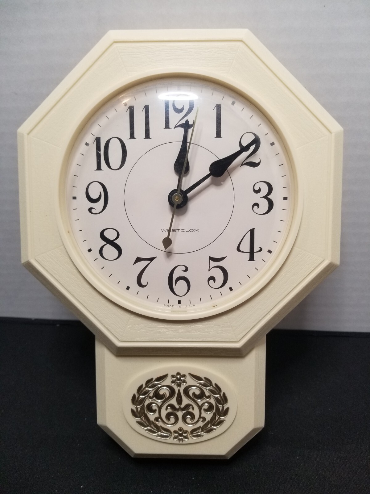 Vintage Kitchen Clock Westclox Cream Silver Plastic Working Battery