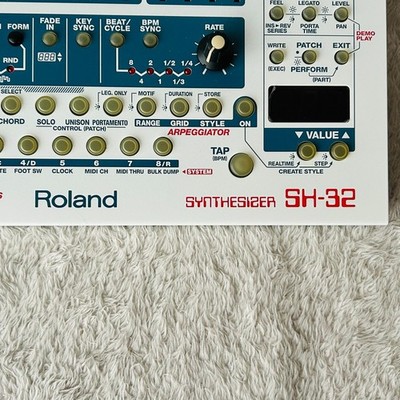 Roland SH-32 Vintage Modular Synthesizer 4-part multitimbral synth
