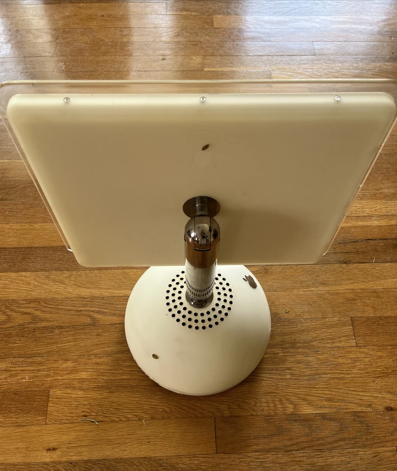 Apple iMac PowerPC G4 700Mhz 256MB RAM 40GB HDD - Image 4 of 4